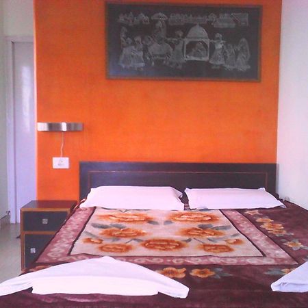 Leela Guest House Varanasi Ngoại thất bức ảnh