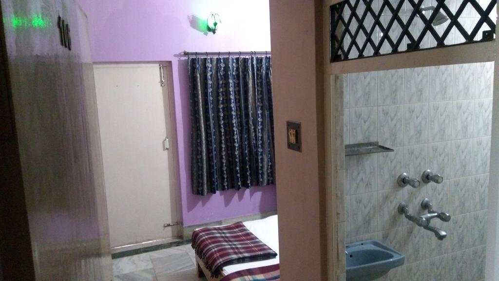 Leela Guest House Varanasi Ngoại thất bức ảnh