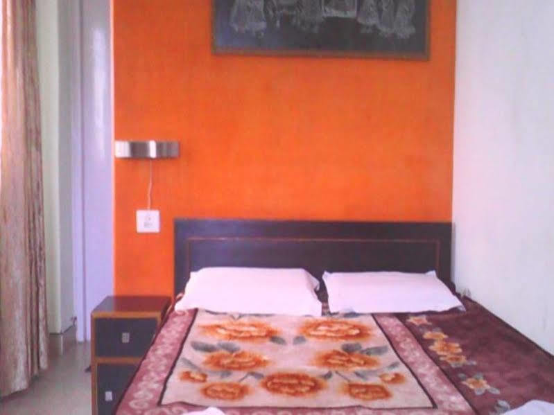 Leela Guest House Varanasi Ngoại thất bức ảnh