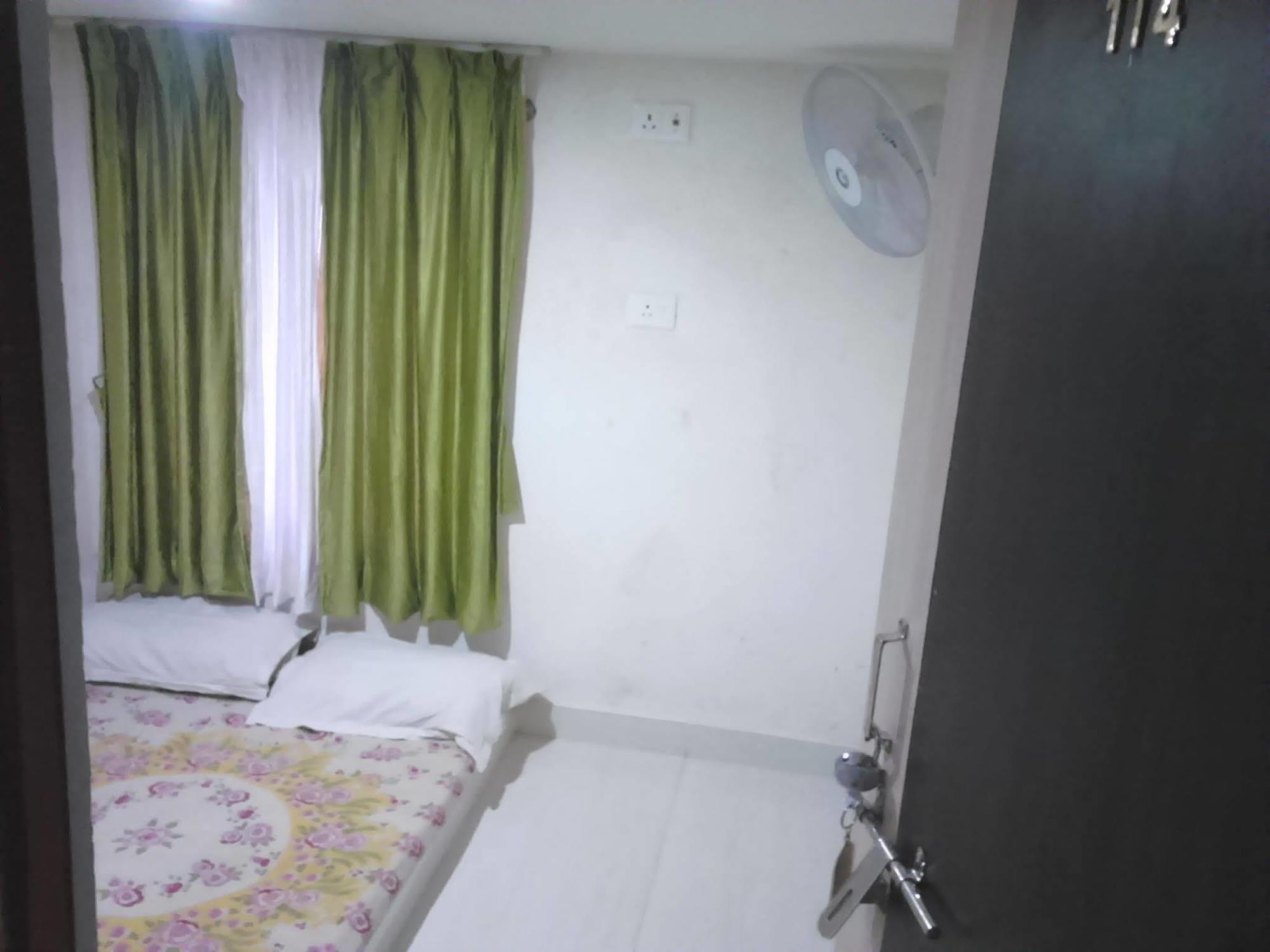 Leela Guest House Varanasi Ngoại thất bức ảnh