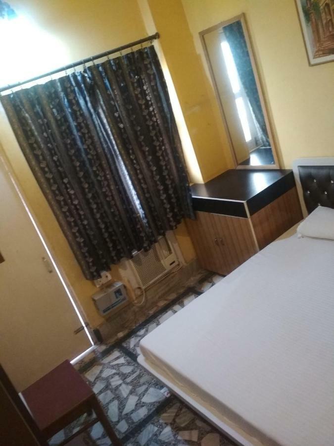 Leela Guest House Varanasi Ngoại thất bức ảnh